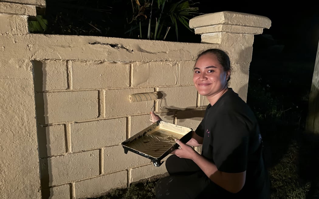 The Pacific Islands Forum Leaders' Retreat is starting in Vava'u,Tonga today.

The leaders have landed there this morning.

The local people have been up until the early hours of the morning brushing and sweeping the streets and painting fences ahead of the leaders' arrivals.