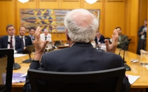 Sir Geoffrey Palmer gives evidence to the Parliament Bill Select Committee.