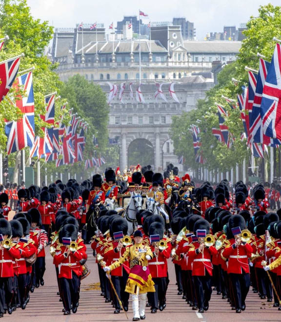 Queen Elizabeth II rides to Buckingham Palace in London, on June 08, 2019, after  attending Trooping the Colour at the Horse Guards Parade, the Queens birthday parade
Photo : Albert Nieboer / 
Netherlands OUT / Point de Vue OUT |