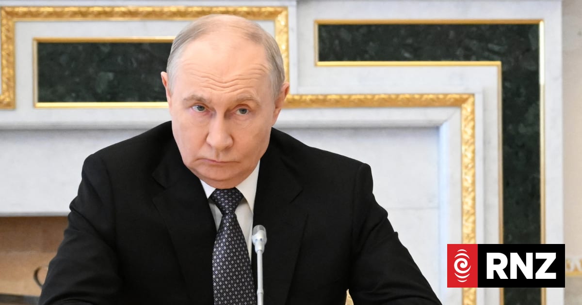 Vladimir Putin agrees to resume 3-way peace talks with Ukraine and US | RNZ