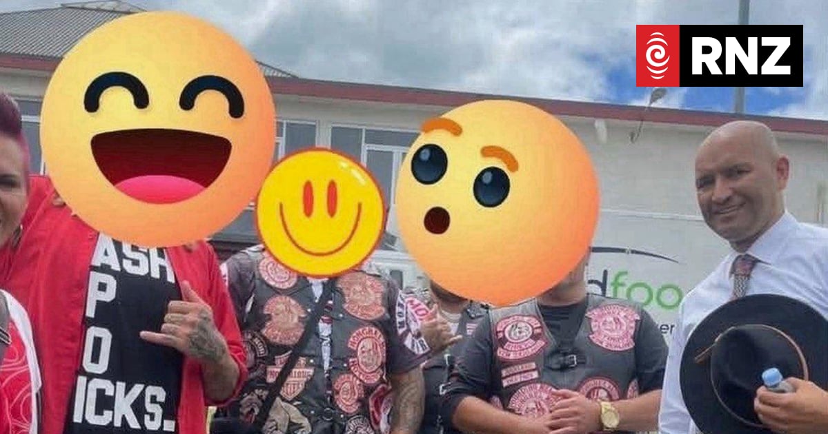 Luxon defends Potaka on photo with gang members