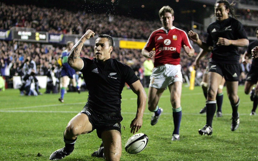 All Black winger Rico Gear salutes the crowd after scoring a try during the 3rd test match between the New Zealand All Blacks and the British and Irish Lions at Eden Park in Auckland, New Zealand on Saturday 9 July 2005. The All Blacks defeated the Lions 38-19 to win the 3 test match series 3-0. Photo:Andrew Cornaga/PHOTOSPORT


129531