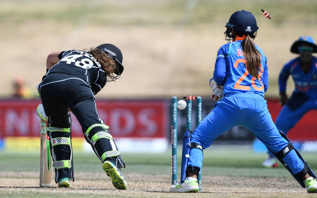 Amelia Kerr is bowled.