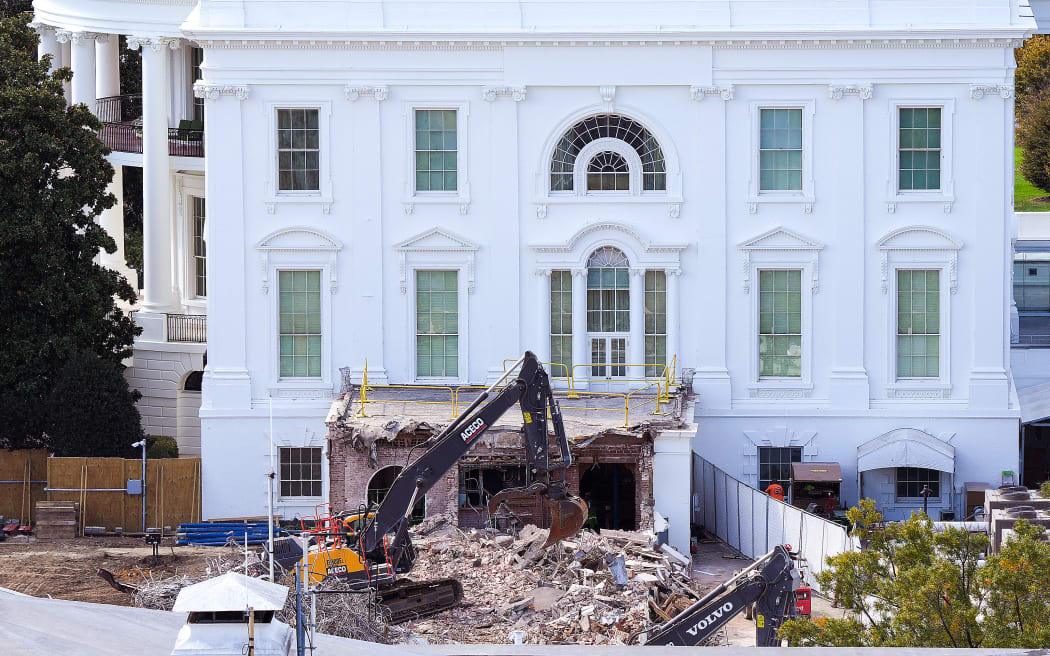 WASHINGTON, DC - OCTOBER 23: An excavator works to clear rubble after the East Wing of the White House was demolished on October 23, 2025 in Washington, DC. The demolition is part of U.S. President Donald Trump's plan to build a multimillion-dollar ballroom on the eastern side of the White House.   Eric Lee/Getty Images/AFP (Photo by Eric Lee / GETTY IMAGES NORTH AMERICA / Getty Images via AFP)