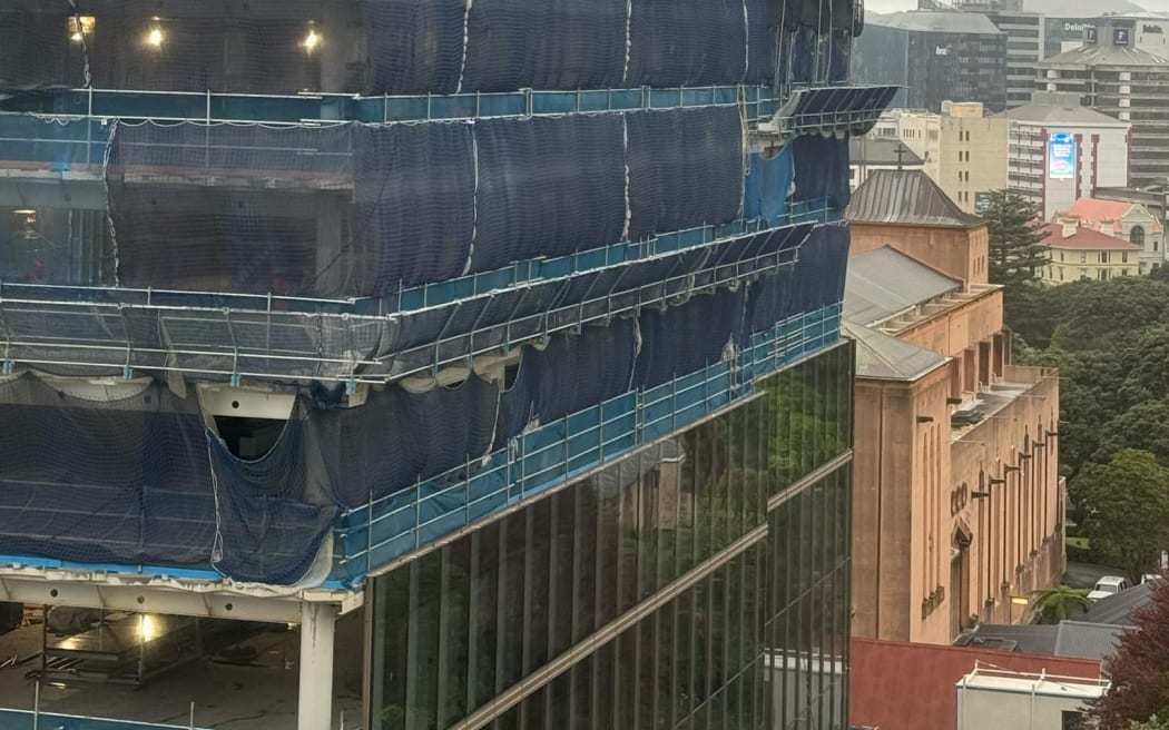 The new MFAT building under construction has had large metal beams partially collapse due to wind.