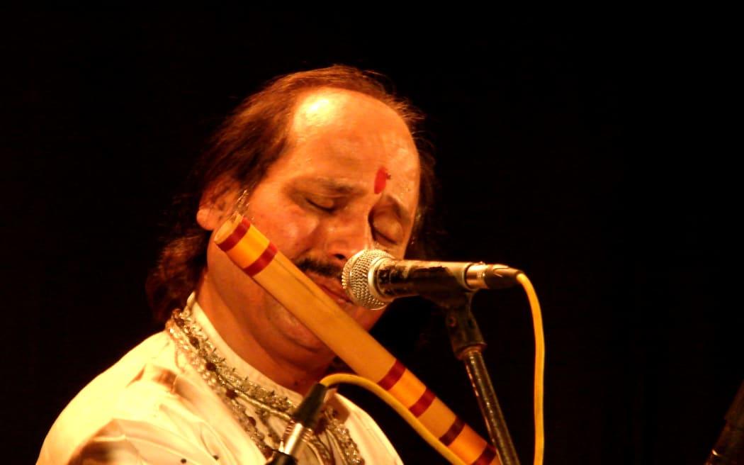 Ronu Mujumdar performing in Pune