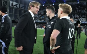 All Black Head Coach Scott Robertson (L) talks with Damian McKenzie.