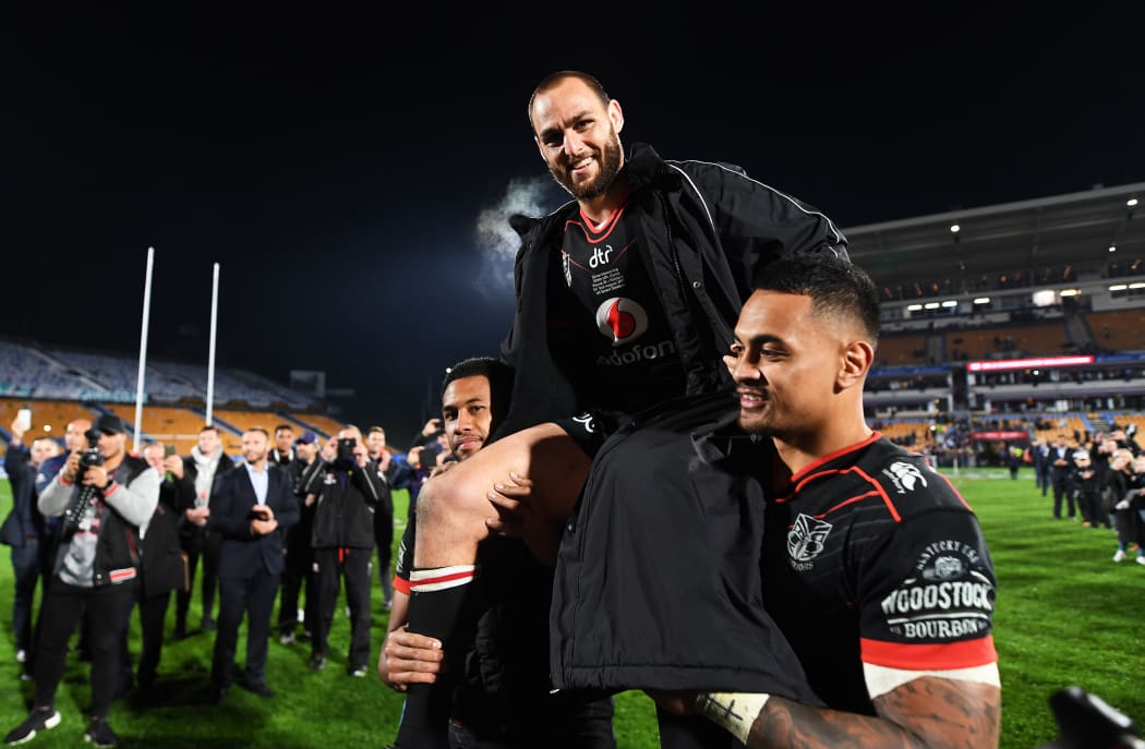 Simon Mannering is carried from the field by team mates David Fusitua and Ken Maumalo after playing his 300th match.