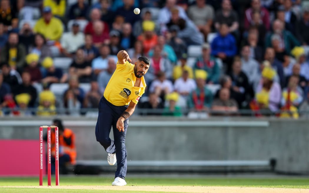 Jeetan Patel playing for the Bears.