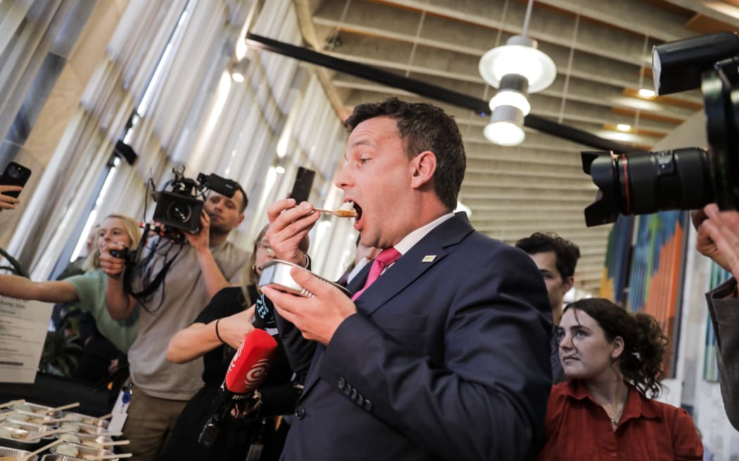 Minister David Seymour eating lunch at the launch of the revamped school lunch programme.