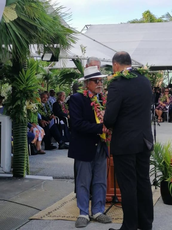 Former premier, Mititaiagimene Young Vivian, receives the Distinguished Service Award