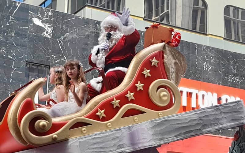 The Auckland Santa Parade, in photos | RNZ