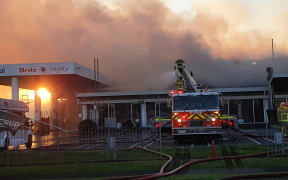 A fire has broken out at a Maui campervan rental facility in Māngere, South Auckland.