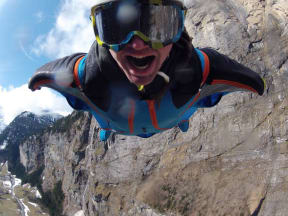 Dan Vicary, base jumping.