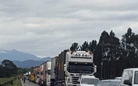Post-earthquake congestion on Lewis Pass .