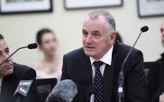 Trevor Mallard watched by CE of the Parliamentary Service, Raf Gonzalez in estimates hearings 2019