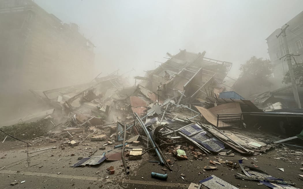 People inspect the debris of a collapsed building in Mandalay on March 28, 2025, after an earthquake. A powerful earthquake killed more than 20 people across Myanmar and Thailand on March 28, toppling buildings and bridges and trapping over 80 workers in an under-construction skyscraper in Bangkok. (Photo by AFP)