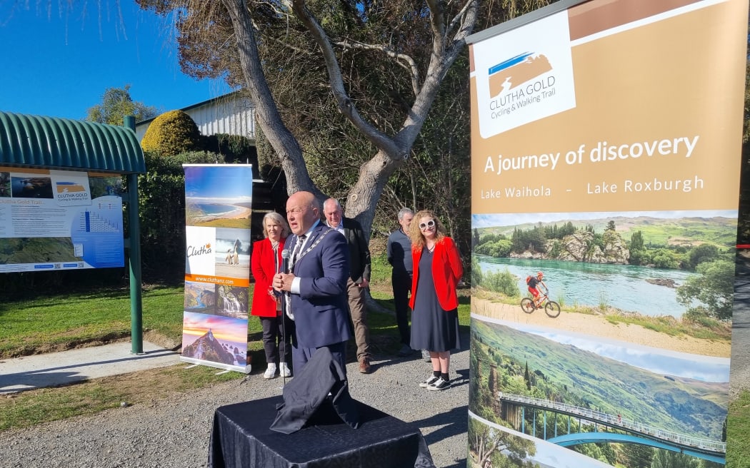 Clutha Gold Cycle and Walking Trail - Clutha mayor Bryan Cadogan.