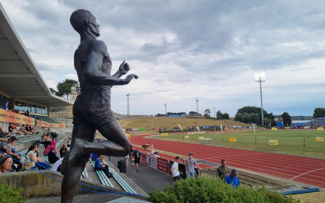Peter Snell statue at Cooks Gardens.