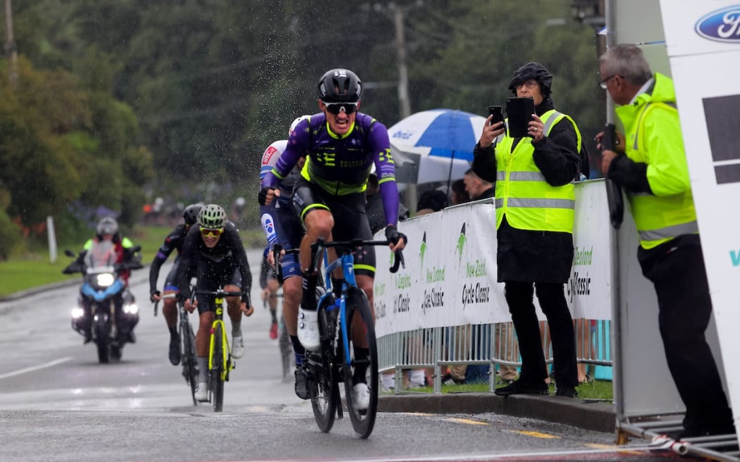 Black Spoke's James Oram wins stage one of the 2023 NZ Cycle Classic.