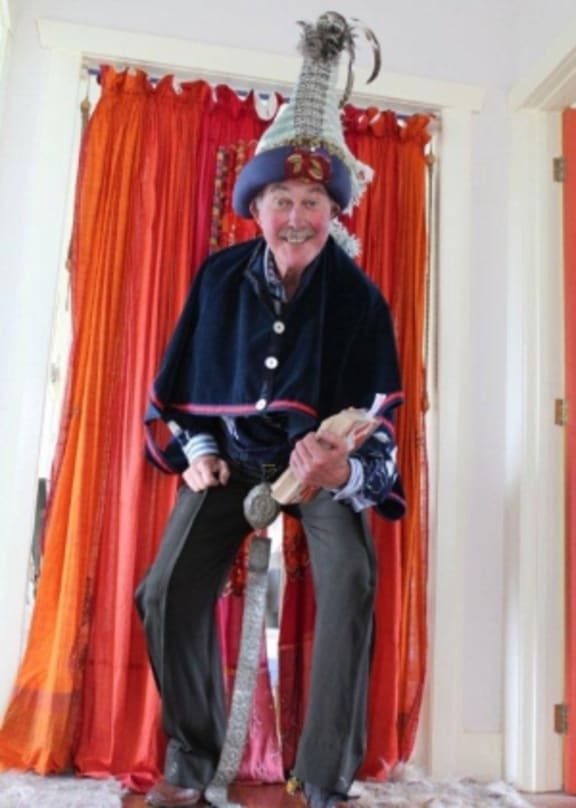 Warwick Broadhead performs Monkey.