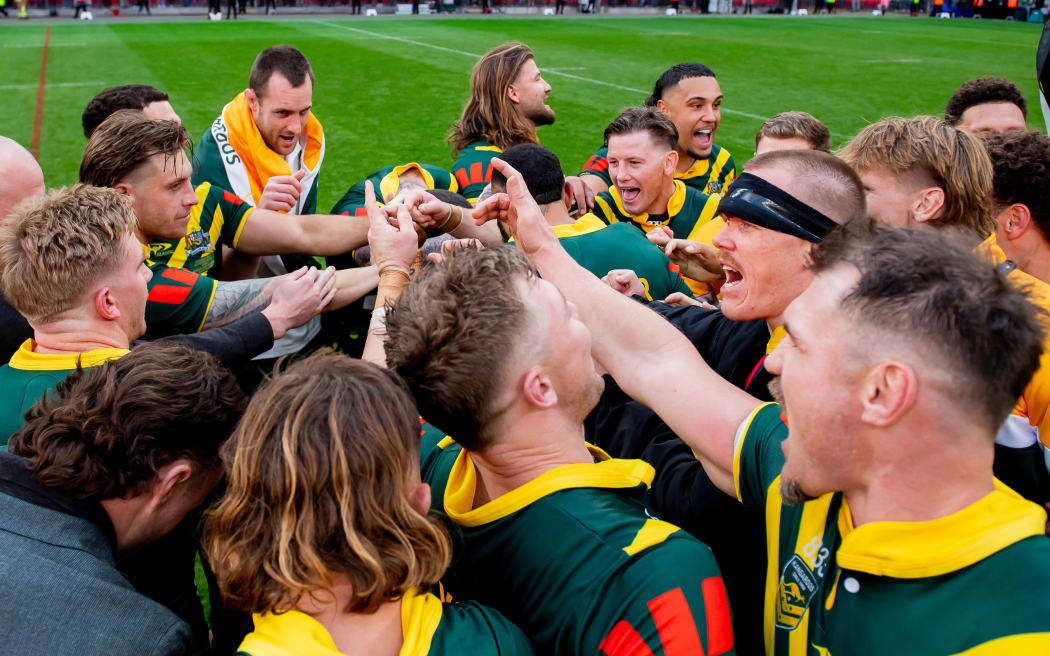 Picture by Allan McKenzie/SWpix.com - 25/10/2025 - Rugby League - 2025 ABK Beer Rugby League Ashes - England v Australia - Wembley Stadium, London, England - Australia celebrate victory over England in the first Ashes Test at Wembley.