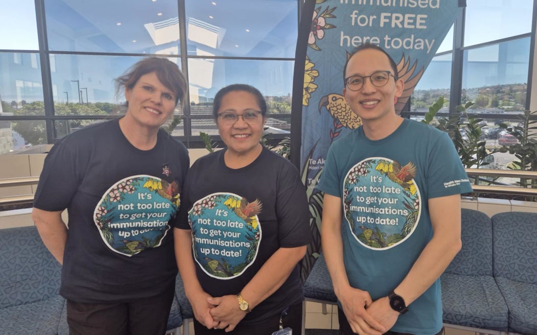 Vaccinators (L-R) Catherine Roscoe, Sita Moala Counties, and Chris Leung