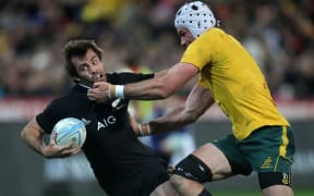Conrad Smith tacking Ben Mowen