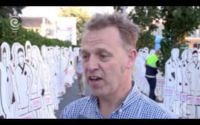 Cardboard silhouettes put  up outside Akld hospital: RNZ Checkpoint