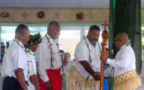 Outgoing Ulu o Tokelau Esera Fofo Tuisano shakes hands with Alapati Pita Tavite during the inauguration