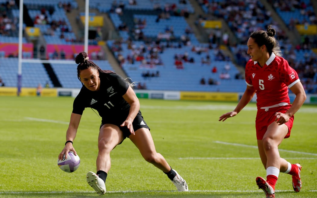 Portia Woodman of New Zealand scores a try v Canada at Coventry Arena in the 2022 Commonwealth Games.