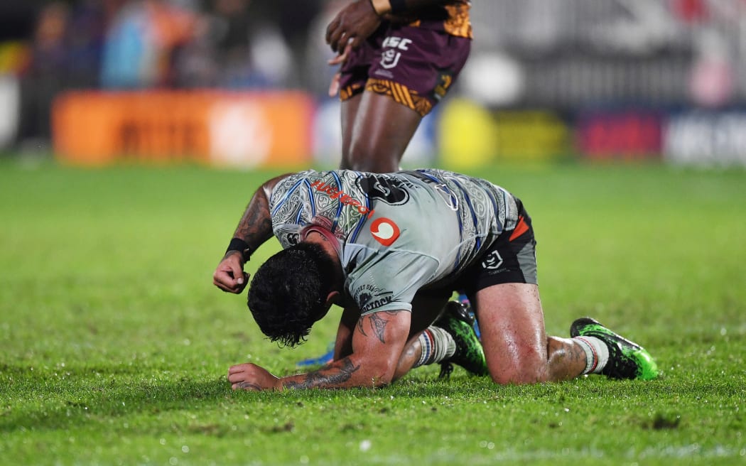 Issac Luke punches the ground after dropping the ball in the final seconds of the match.
Vodafone Warriors v Brisbane Broncos. NRL Rugby League. Mt Smart Stadium, Auckland, New Zealand. Saturday 25 May 2019. © Copyright photo: Andrew Cornaga / www.Photosport.nz