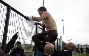 Air France manager Xavier Broseta flees from angry protesters