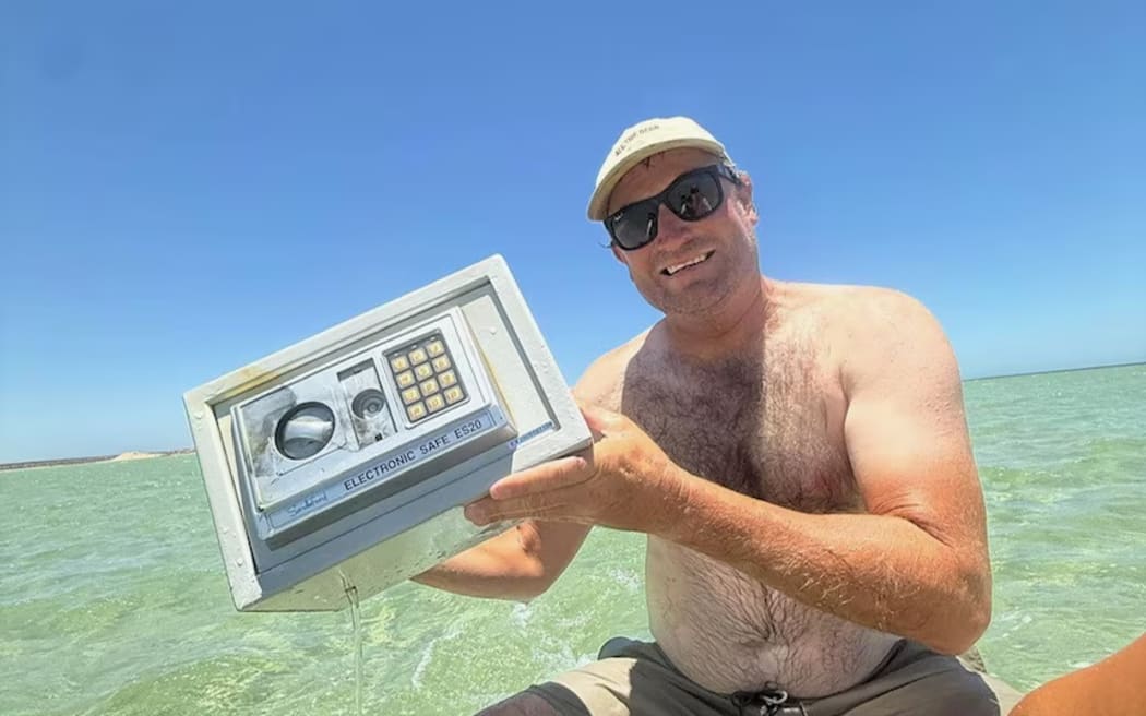 Quoin Sellenger with the safe in Shark Bay.