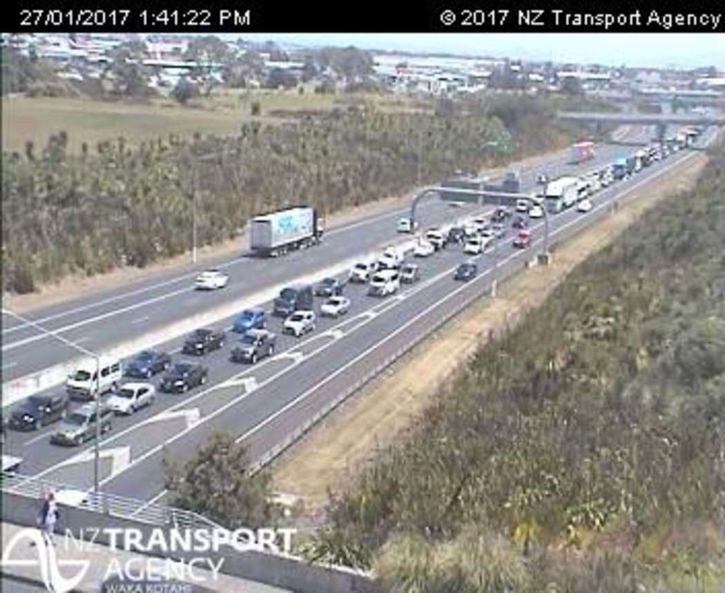 Traffic on Great South Rd looking West.