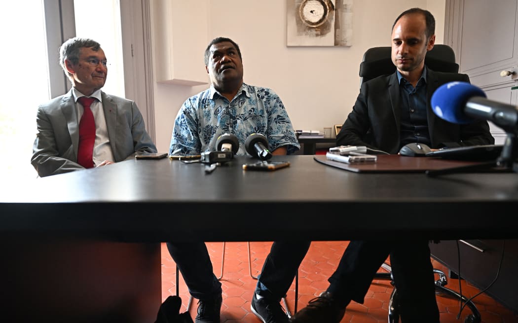 Kanak pro-independence leader Christian Tein (C), head of the CCAT (Cellule de Coordination des Actions de Terrain), attends a press conference flanked by his lawyers François Roux (L) and Florian Medico (R) in Montpellier, Southern France, on June 18, 2025. On June 12, 2025, a French court freed independence leader Christian Tein, from the overseas territory of New Caledonia, who had been detained for a year over deadly riots in 2024. Christian Tein, who hails from from the indigenous Kanak group, was charged and incarcerated over the rioting on the Pacific archipelago in May last year that left more than a dozen dead. He has been held in custody in eastern France since June 2024 but has always denied accusations of instigating the violence and sees himself as a political prisoner.