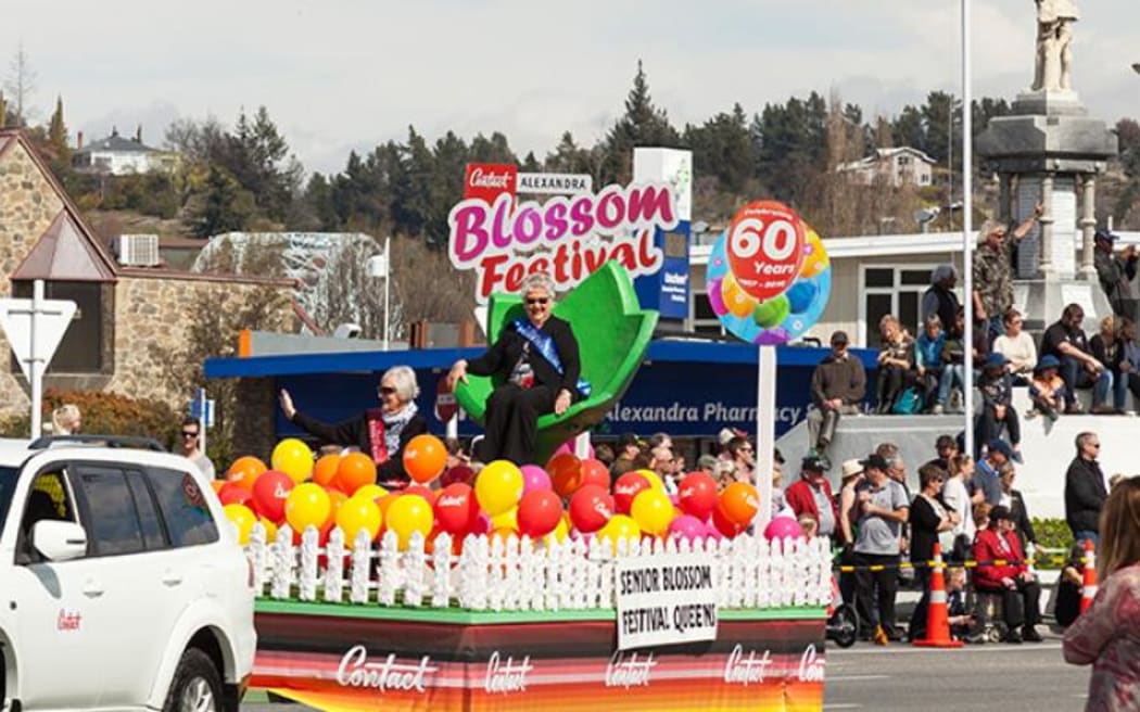 Senior Queen float at 60th Alexandra Blossom Festival