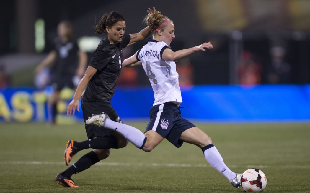 Becky Sauerbrunn of the USA and Amber Hearn of New Zealand, Ohio, 2013.