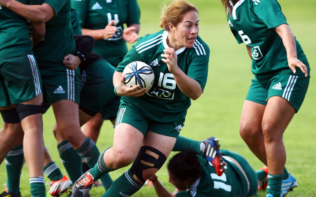 Fiao'o Fa'amausili charges in training.