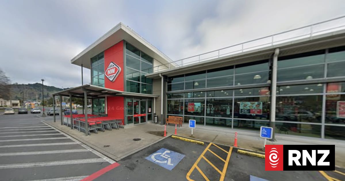 Te Kuiti supermarket damaged after mobility scooter catches fire