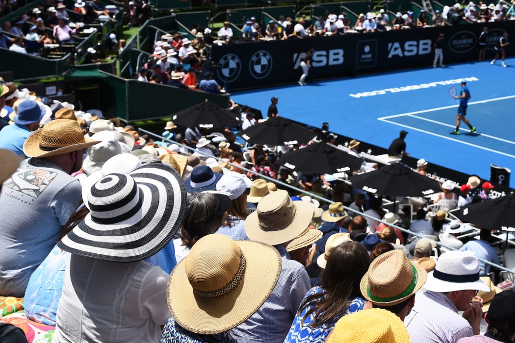 Tennis fans on a scorching Auckland afternoon at the ASB Classic