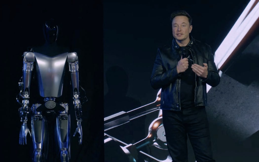 Tesla Bot Reveal Sparks Tidal Wave of Jokes, Memes as People Make 'I, Robot'  Comparisons