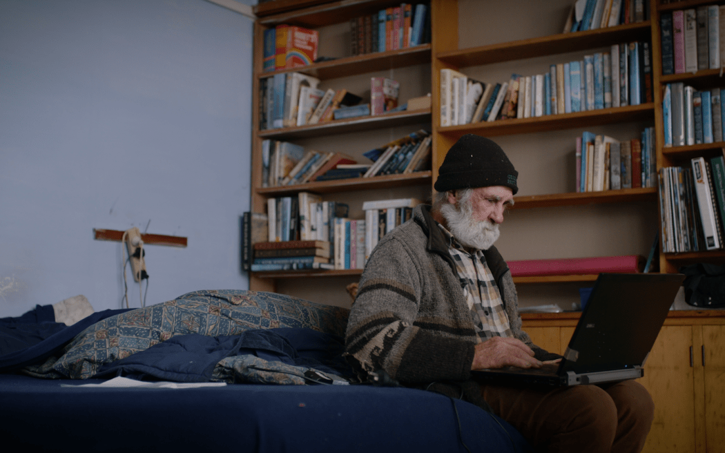 West Coast beekeeper Roy Arbon