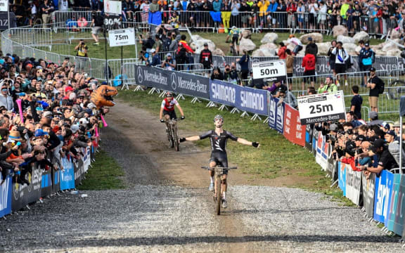 Sam Gaze in action and on the podium after victory in the short-track race at the UCI Mountain Bike World Championships in Les Gets, France, August 27 2022.