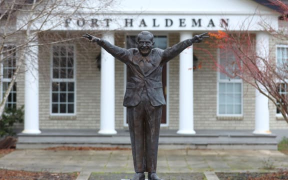 Richard Nixon statue - single use only