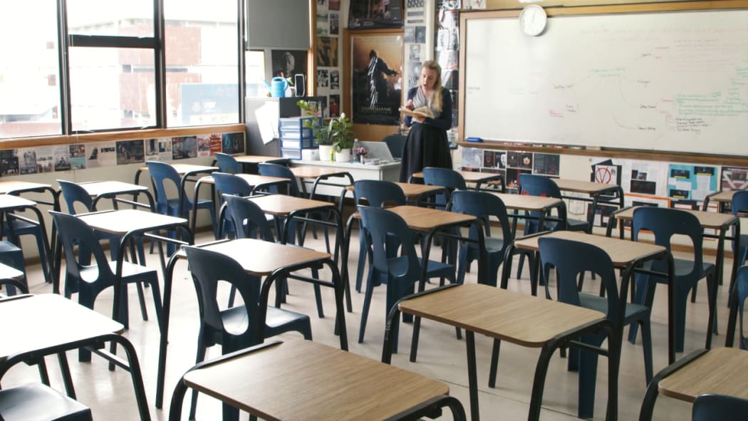 Auckland Grammar School trials home-based learning.