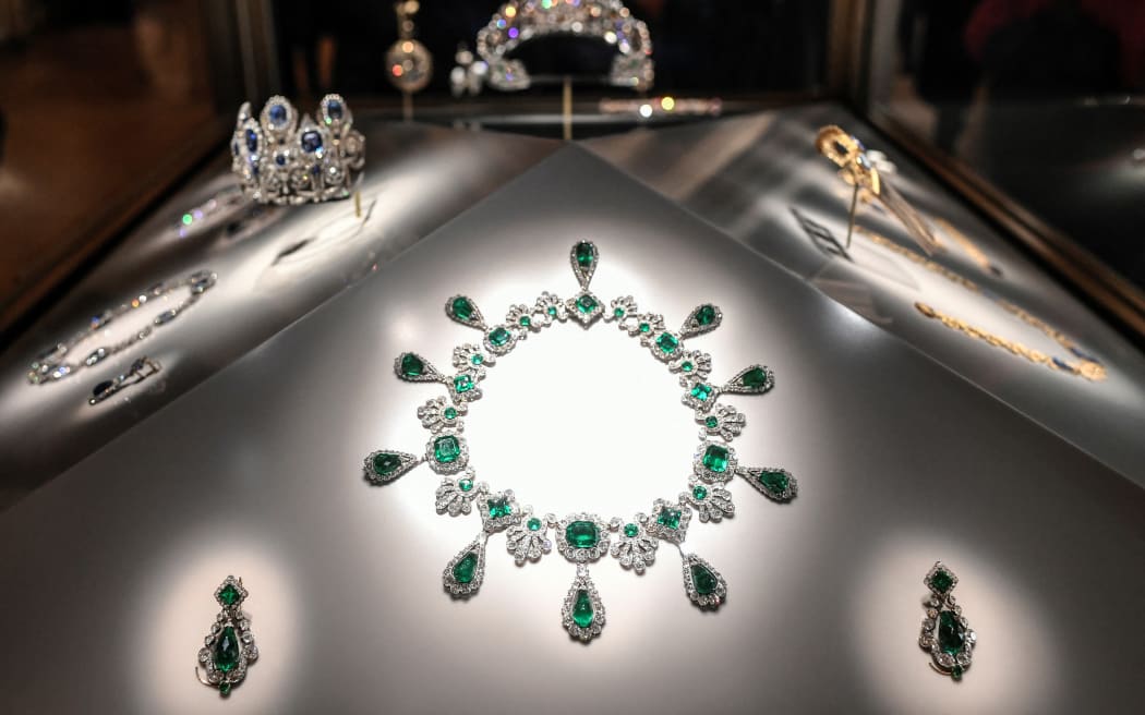 (FILES) This photograph shows "Collier et boucles d'oreilles de la parure d’émeraudes de l'impératrice Marie-Louise" (necklace and earrings of the set of jewelry of Empress Marie-Louise) displayed at Apollon's Gallery on January 14, 2020 at the Louvre museum in Paris after the reopening of the Gallery following ten months of renovations. Thieves raided Paris's Louvre museum in broad daylight on October 19, 2025, taking just seven minutes to grab some of France's priceless crown jewels, but dropping a gem-encrusted crown as they fled, officials and sources said. "Two high-security display cases were targeted, and eight objects of invaluable cultural heritage were stolen," said the ministry statement. They included the emerald-and-diamond necklace that Napoleon gave his wife Empress Marie Louise, and the crown of Empress Eugenie, the wife of Napoleon III. (Photo by STEPHANE DE SAKUTIN / AFP)