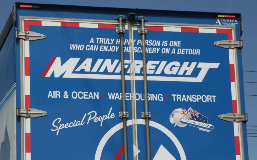A slogan on the back of a Mainfreight truck