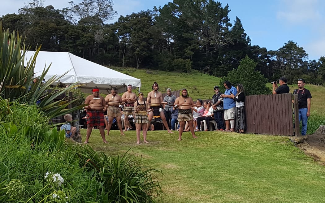 Kaiwero preparing to welcome Jacinda Ardern onto Kāretu Marae.