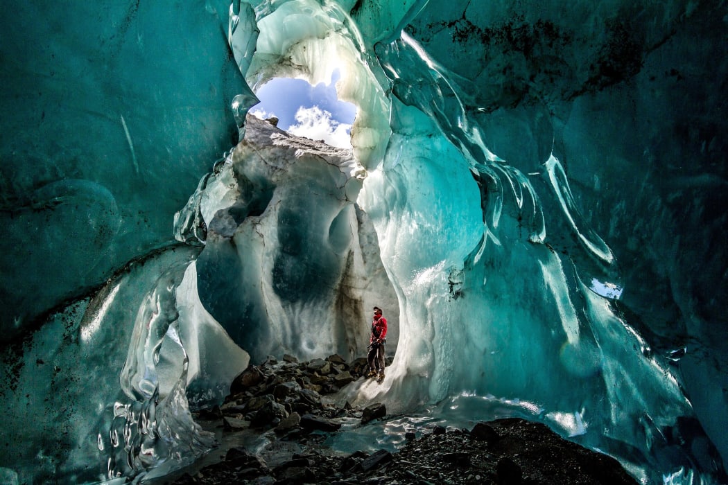 Overall Winner 2019 - Thiago Amaral "Tasman Beauty Ice Cave"
